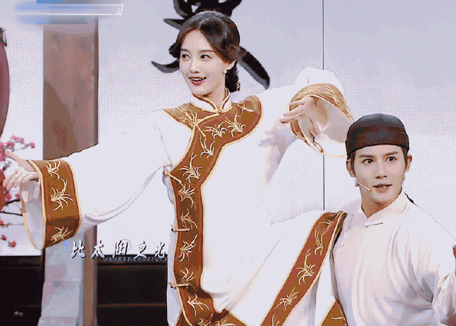 李一桐一字马花絮##无限超越班