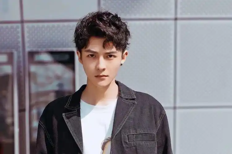 男生长发发型名称(男生长头发有哪些好看的发型,试试这几种,清爽又