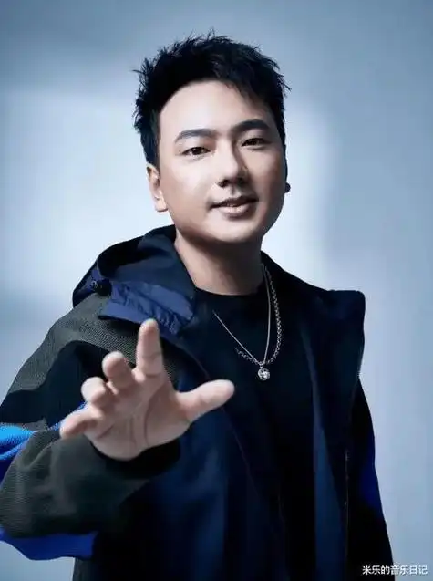 生于四川省大凉山的歌手海来阿木是一位彝族人.