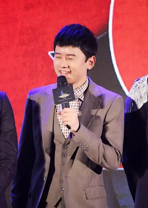 张杰《真心英雄》发布会cr:杜杜杜杜杜_小薇