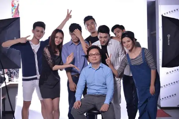 重庆首部耽美剧《逆光源》开机 高颜值主创受青睐_手机搜狐网