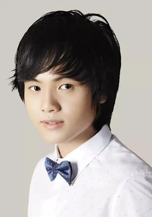 今天是郑源的生日,一直以来都有一个问题在困惑着小编,郑源为什么不火