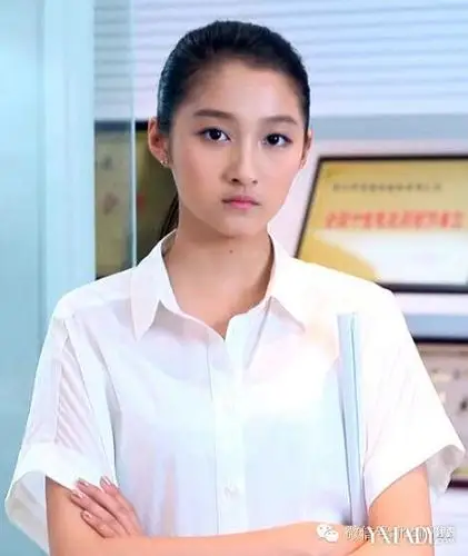 邻家有女初长成 童星关晓彤迷人长发