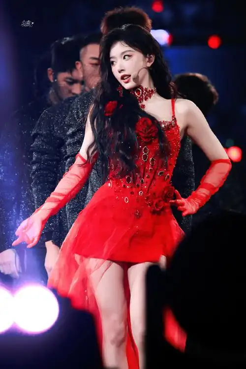 孔雪儿舞台上的红玫瑰