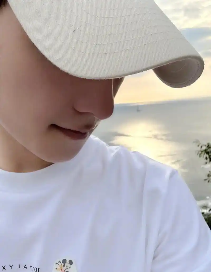 自拍换角度了呢#杨洋 汤圆节快乐 - 抖音