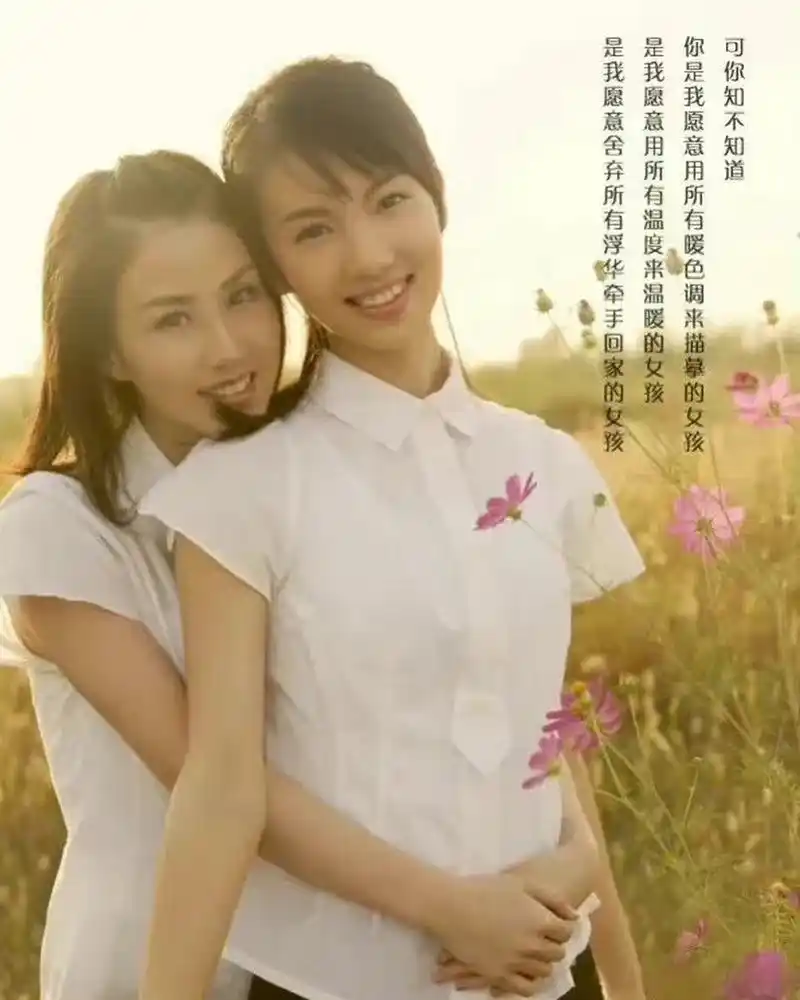 从金晨刚出道时候的写真,就能看出她的五官底子是很漂亮的.