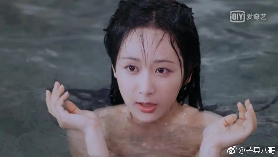 杨紫小白蛇在《天乩之白蛇传说》里首次幻化成人,网友纷纷发挥自己的p