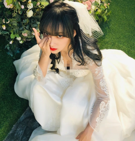 程潇婚纱照曝光五官精致似新娘我却被她的性感身材吸引了