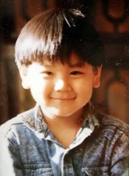 港台男明星的童年照,看看你能猜出几位