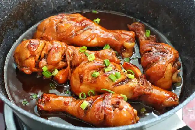 8.一道简单美味的蒜香蜜汁鸡腿就做好了,鲜嫩脱骨好吃到没朋友!