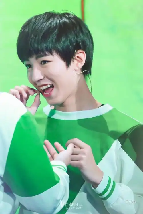 早期青苹果味的王俊凯品味青涩懵懂少年可爱模样