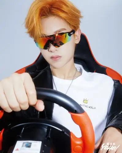 官方授权店 计入官网销量【黄明昊封 赠封面同款巨幅海报】yoho!