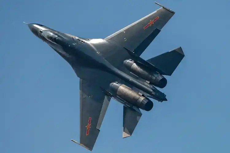 歼11bs战斗机机背