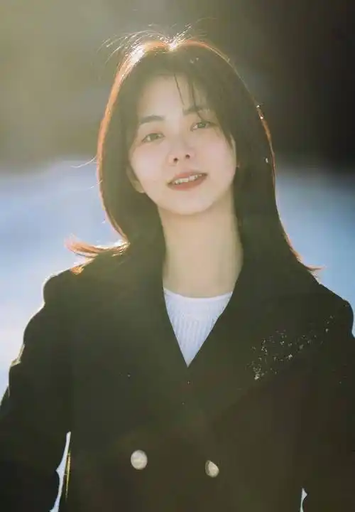 有种冻龄叫谭松韵!