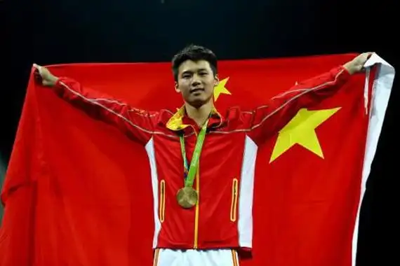 陈艾森才19岁包咋就那么大 我笑了!网友眼神太好