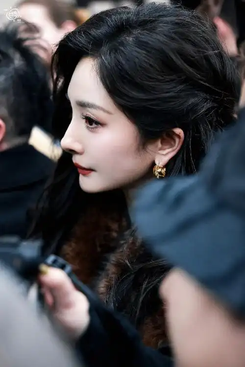 杨幂##杨幂总裁出街##杨幂工作室的审美