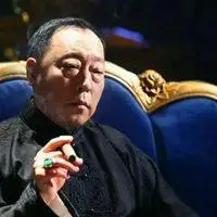 倪大红抽雪茄头像_微信头像图片大全