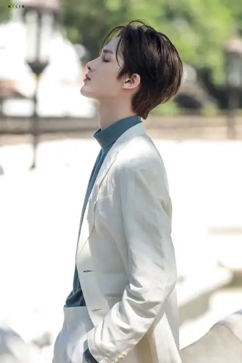 收集一些朱正廷的帅气侧脸棱角分明,线条流畅,女娲造人也太偏心了吧