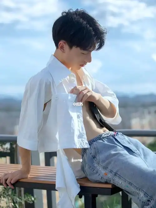 这样的腹肌你打几分男生拍照