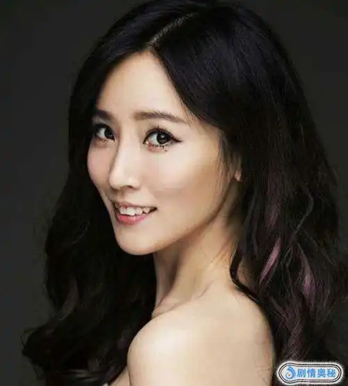 谢楠长发才是颜值巅峰,难怪吴京会心动,网友:初恋的感觉!