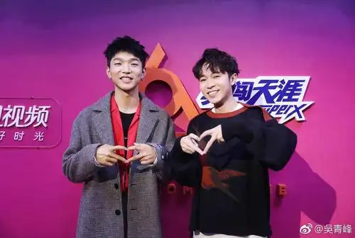 吴青峰推星笔记之十,有跟三强的合照,维泽比心,.