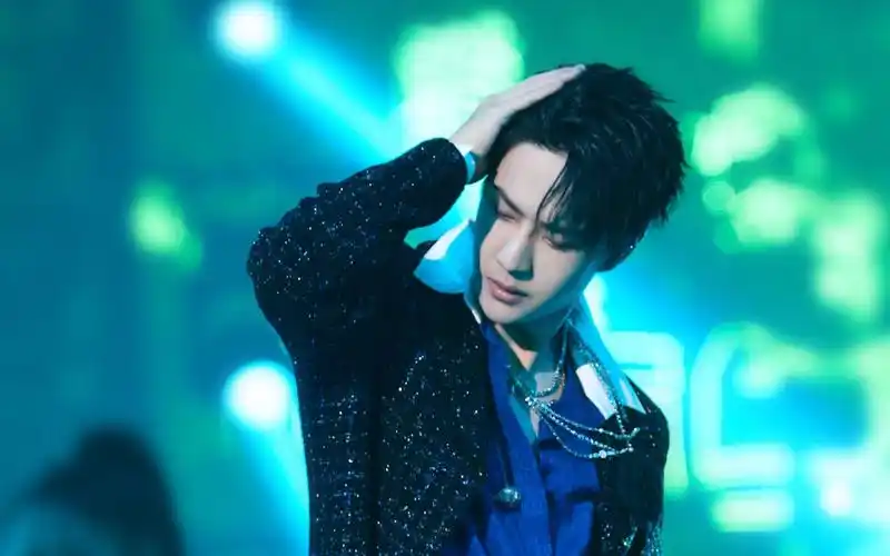 【王一博】舞台|无感 散落的华服|这样的啵啵百看不厌!