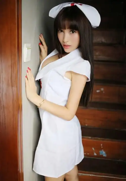 极品美女性感护士装制服诱惑私房写真图片