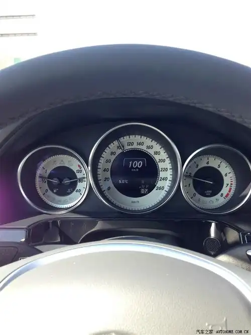 当仪表盘屏幕出现一圈白色指示条后,突然有某种清新感觉,心情,呵呵.