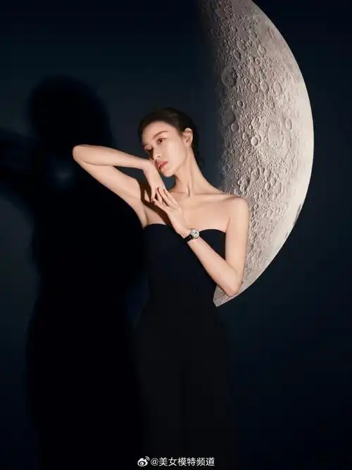 倪妮黑色魅影绰约身姿