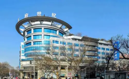 而王艳所住的豪宅正是在北京市拥有绝对的地理优势的"王府世纪",北上