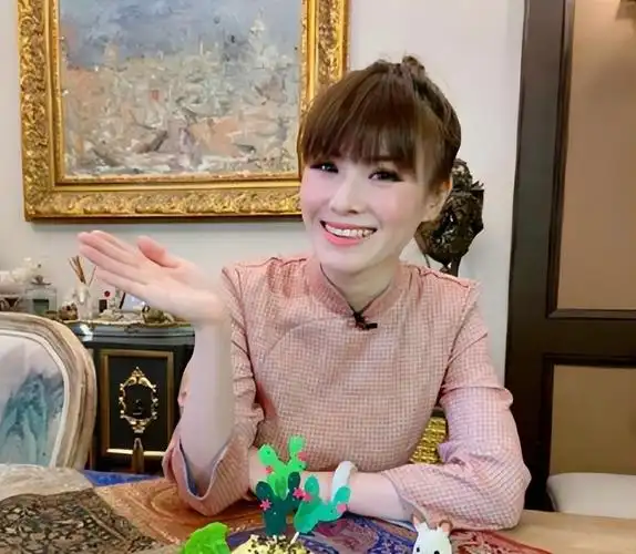 东方卫视万蒂妮:被曝2次离婚,还带女儿净身出户,本人正面回应最新消息