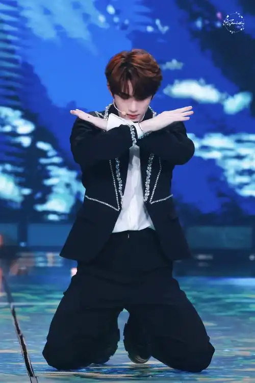 丁程鑫超话04#湖南卫视中秋之夜#少年伴光而行 探寻无限未知可能