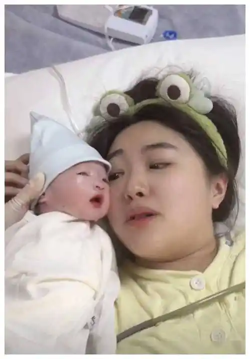 在分享近况心情时,金龟子流露出满满的幸福感"感觉自己幸福到像个白痴