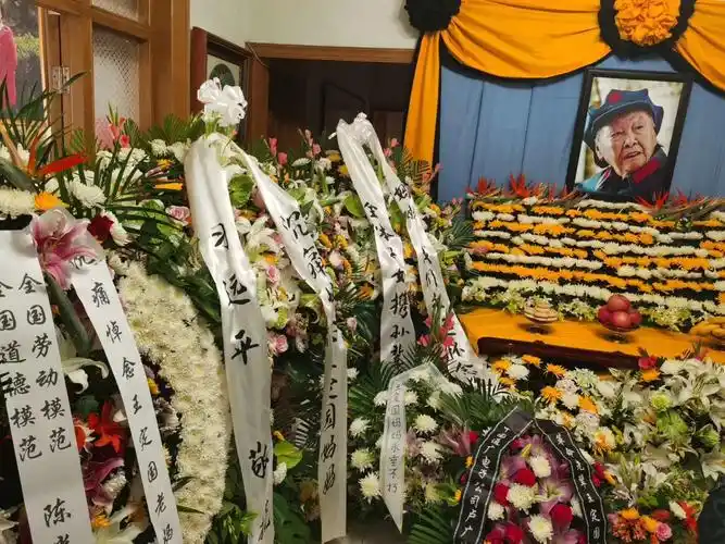 上午9时在八宝山举行遗体告别