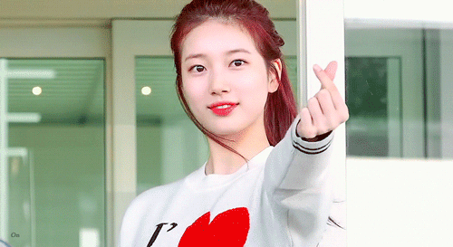 秀智对车窗扎的马尾比我捣鼓一小时的还好看