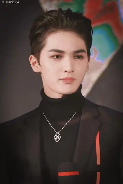 条形码刘海也能hold住!盘点朱正廷的神仙发型