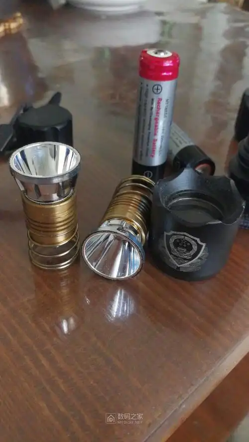 拆解police强光手电用料厚实就是不肯用实心仓可惜了这身板