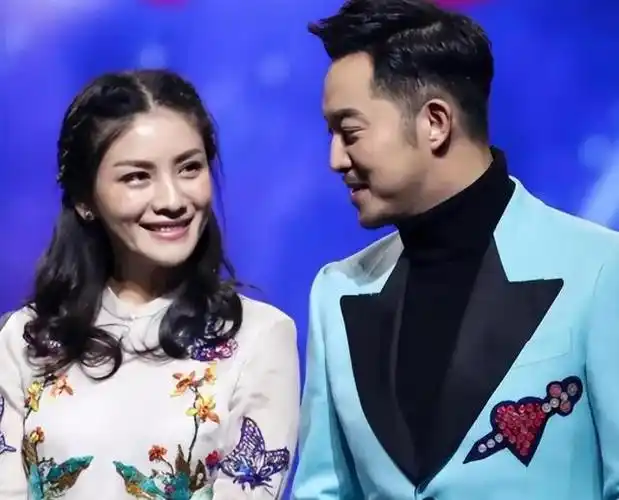 胡可倒追小2岁的沙溢婚后生两子抱怨丈夫不爱做家务