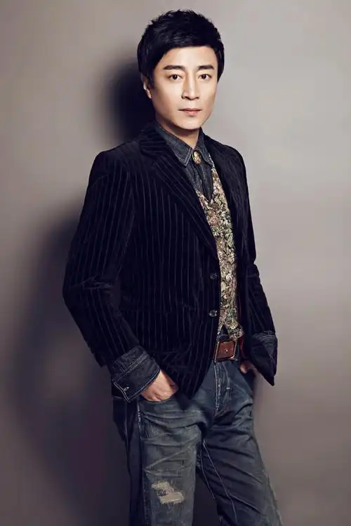 何中华(1969年3月7日-),出生于吉林磐石,中国内地男演员,导演.