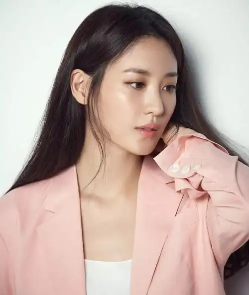 赏色神奇动物2纳吉尼演员金秀贤高清大图