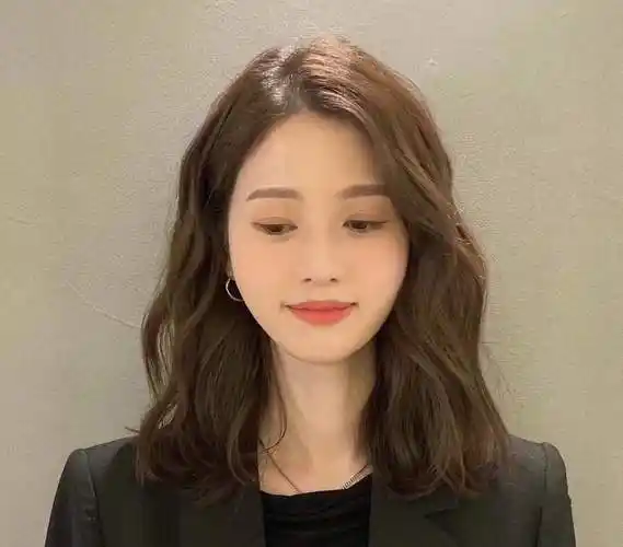 中短发烫发发型图片,中短发发型女2022新款