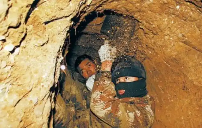 对越自卫反击战中,我军为何大量挖"猫耳洞"