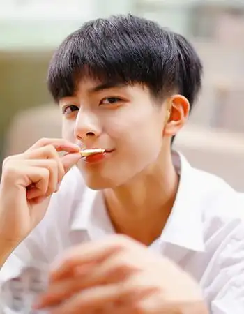 男大学生夏季什么发型最受欢迎 俊秀小鲜肉学生发型图片