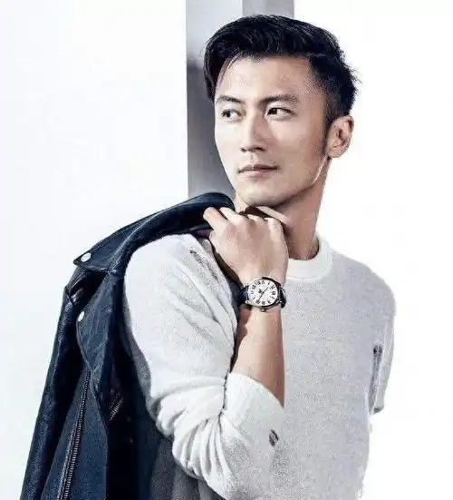 而谢霆锋则需要支付巨额的抚养费直到孩子们18岁