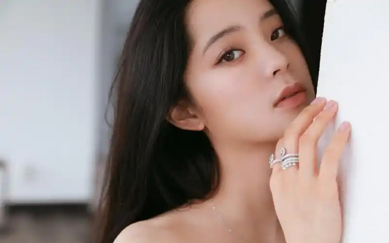 性感美女明星欧阳娜娜高清桌面壁纸