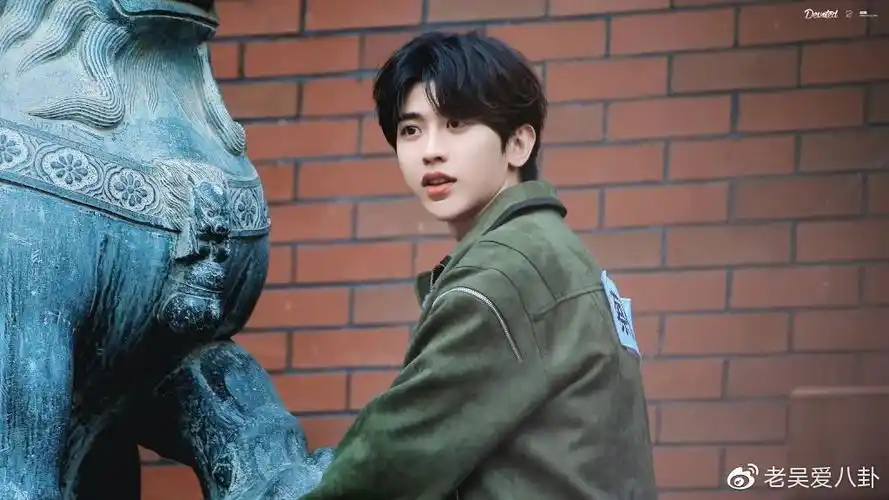 蔡徐坤壁纸第97期:在茫茫70亿人海中遇见你,我三生有幸