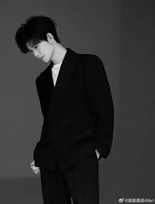 任嘉伦超话6    从热血乒乓小将,到爱岗敬业机场地勤,从积极选秀唱跳