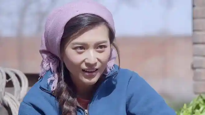 黄大妮:城里人不讲理,怒砸农村姑娘的菜摊,不料姑娘是救命恩人-影视综