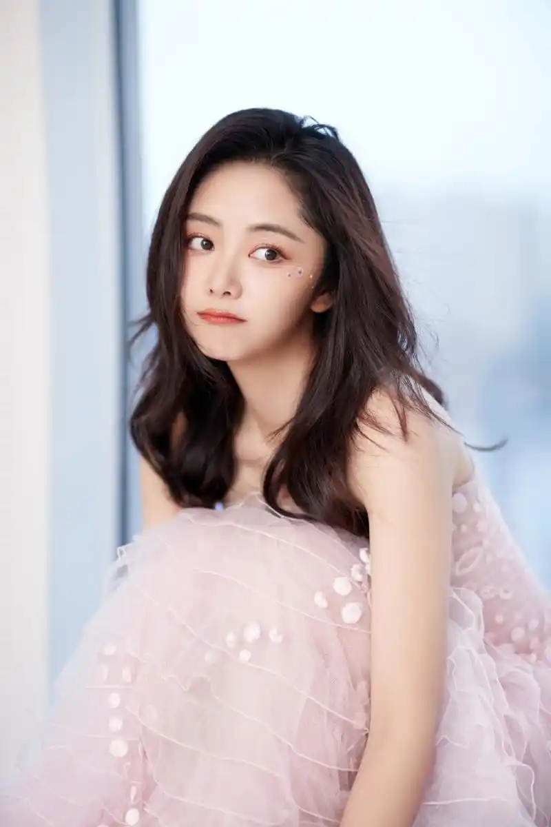 我觉得最有演技的女明星有#杨紫# ,杨幂,#白鹿# ,谭松韵,刘亦菲