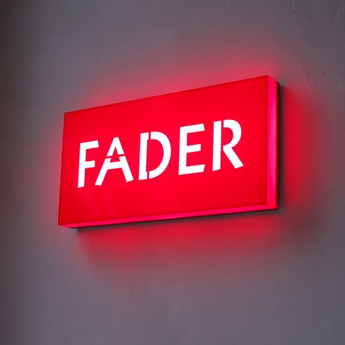 红色镂空亚克力灯箱广告牌门头招牌户外发光展示牌标识牌个性定做